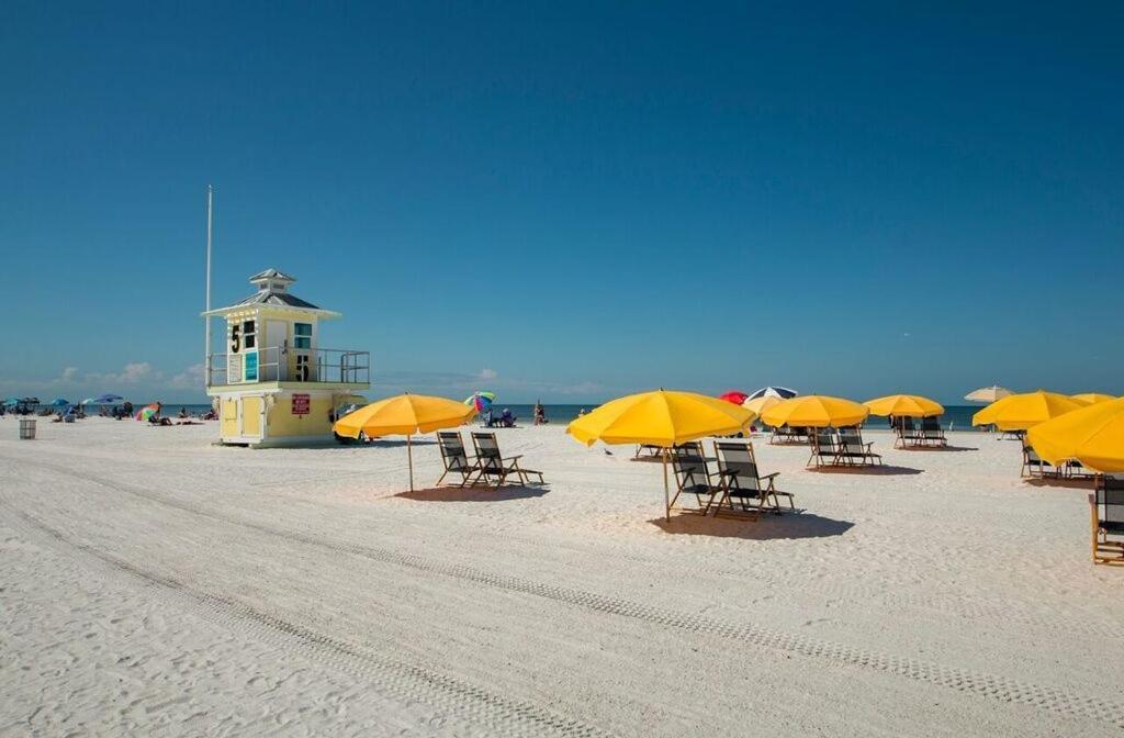 Beachcomber Beach House - Weekly Rental Just Steps To White Sand Beach! Home Clearwater Beach Exterior photo